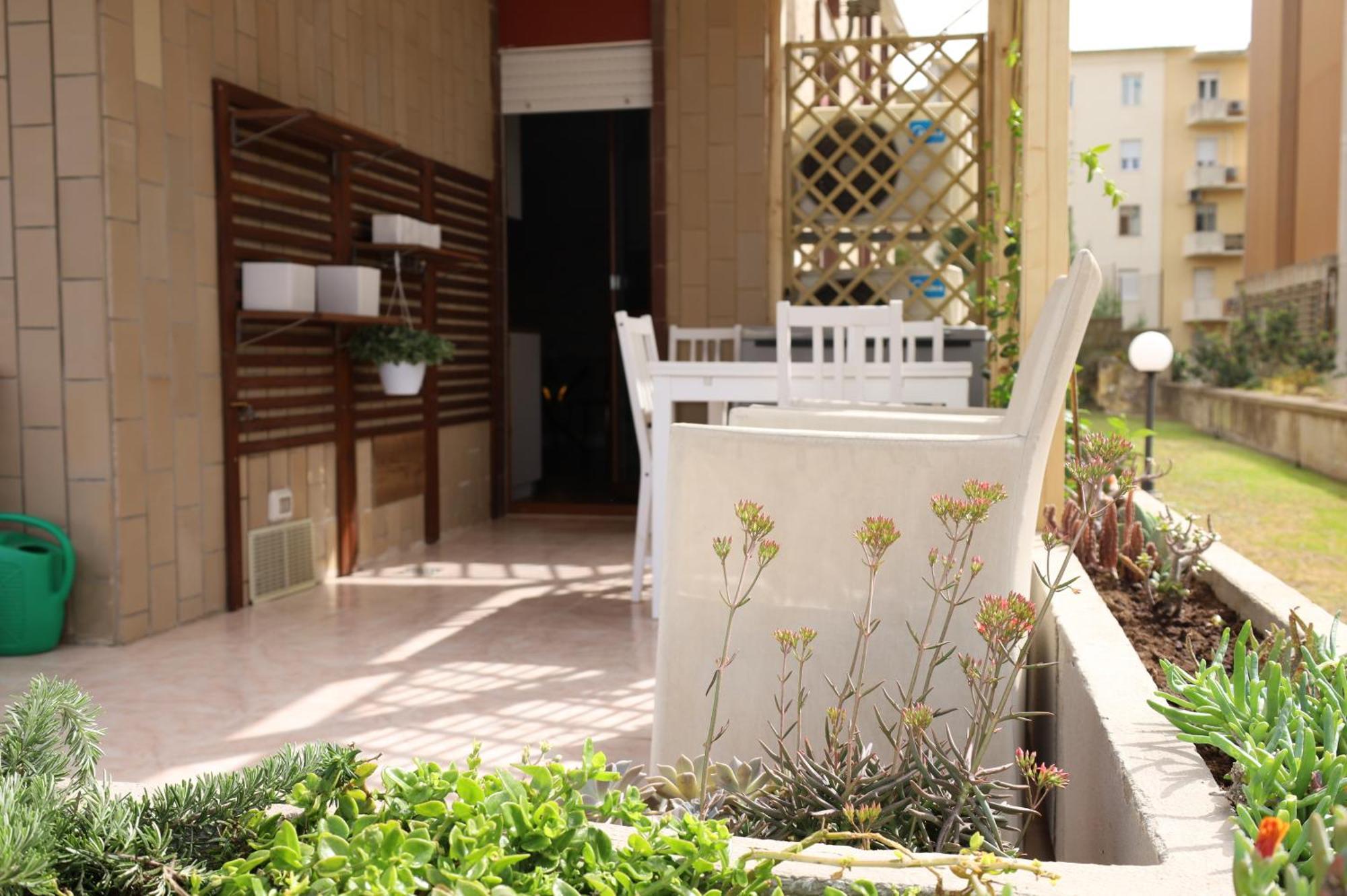 Jitaku Maine Apartment Cagliari Bagian luar foto